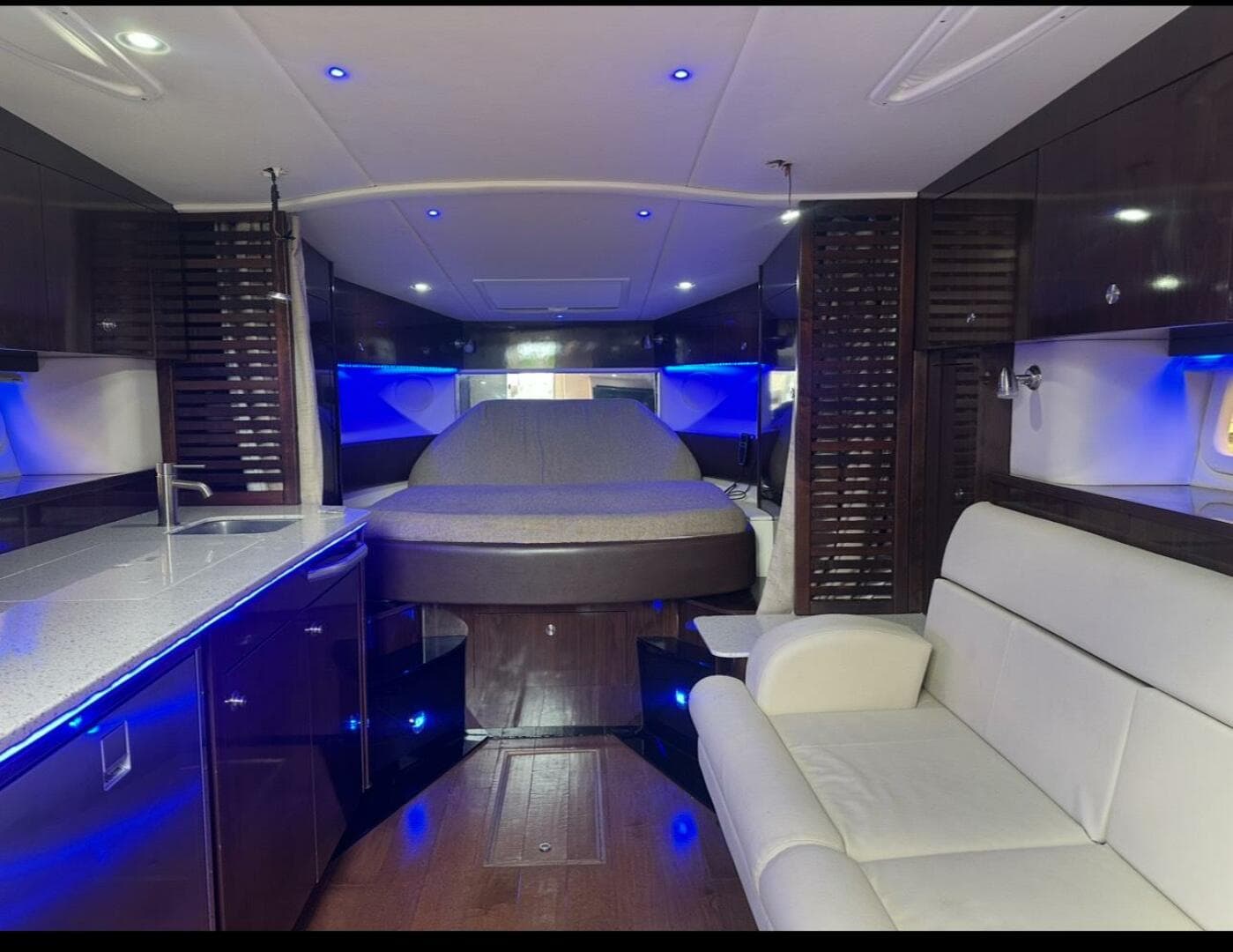 2016 Sea Ray 370 Sundancer