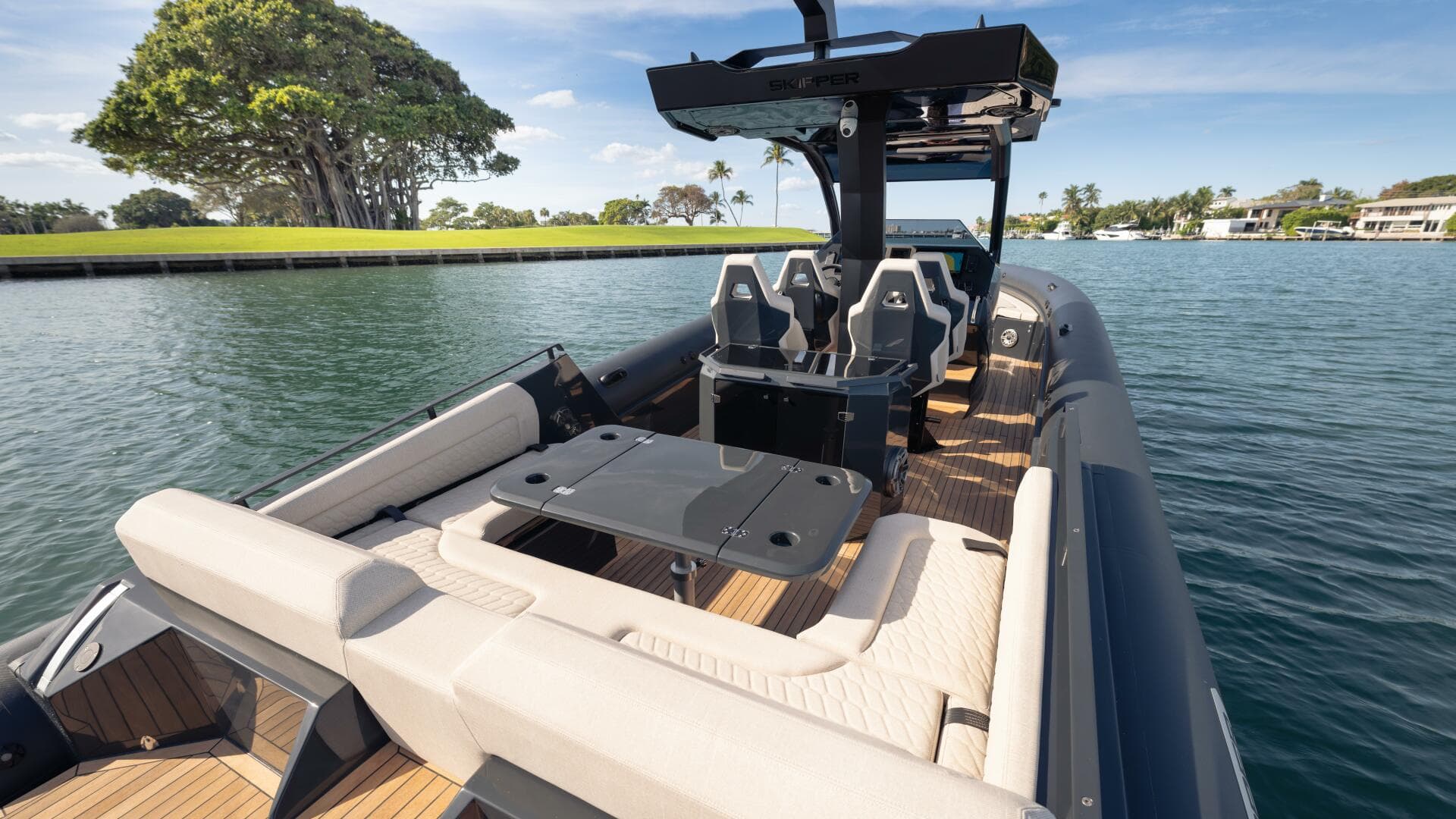 2025 Skipper darkgrey/macadima