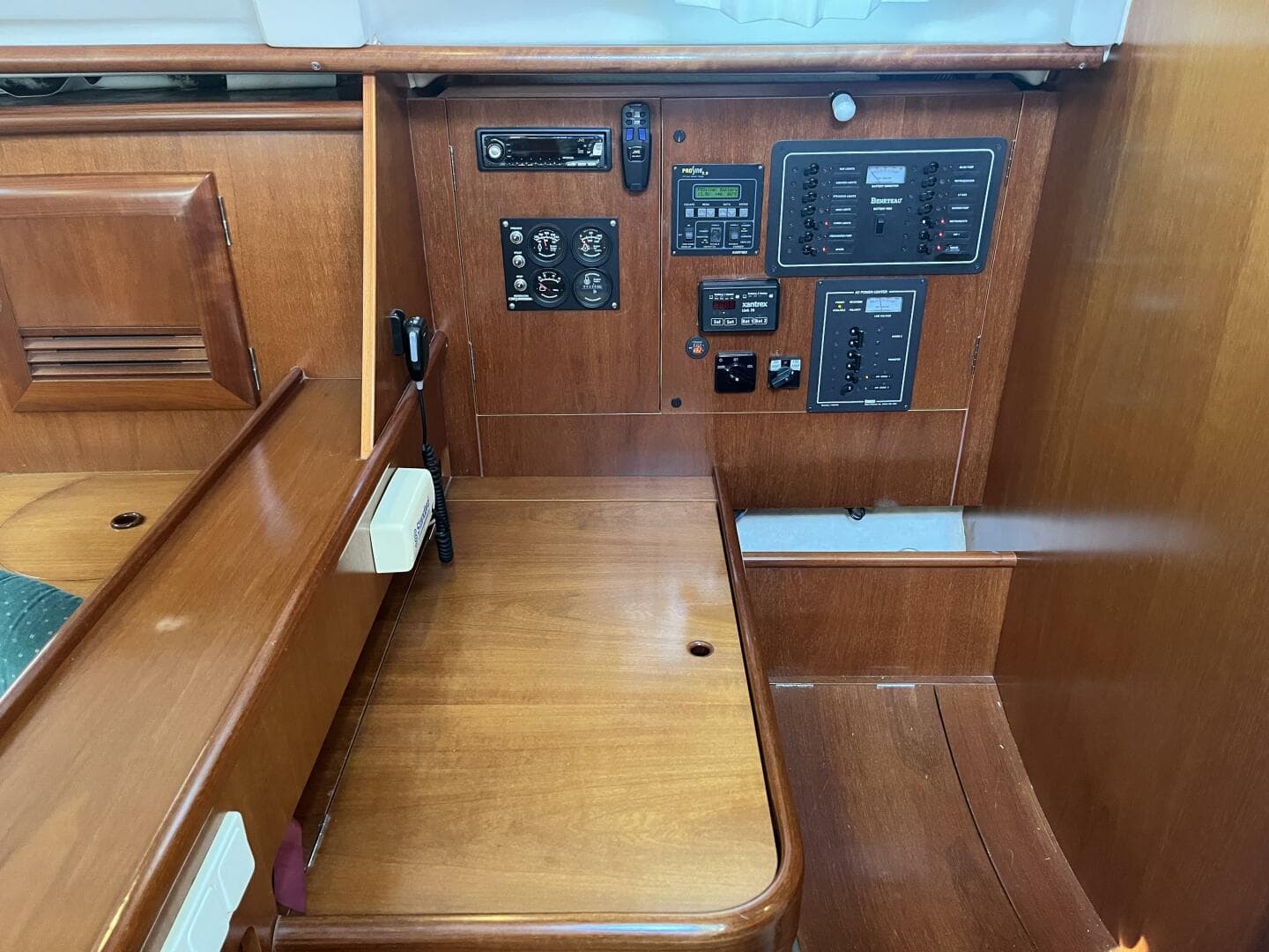 2001 Beneteau Oceanis 381