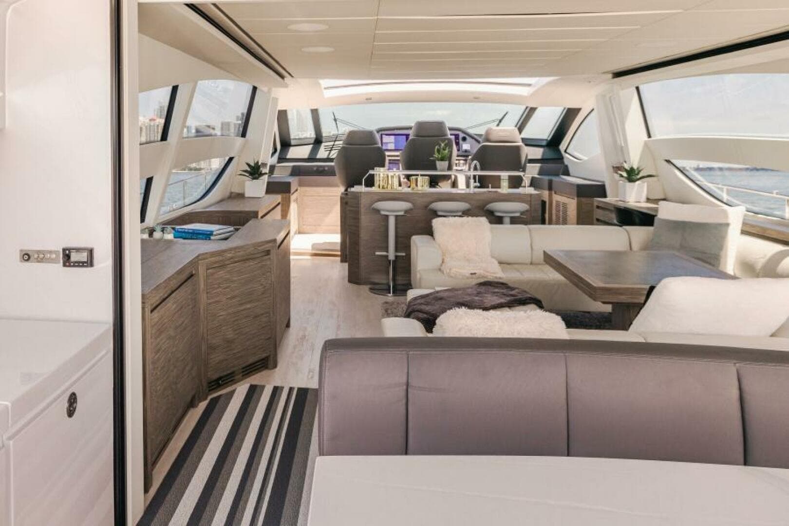 2017 Pershing 82 VHP