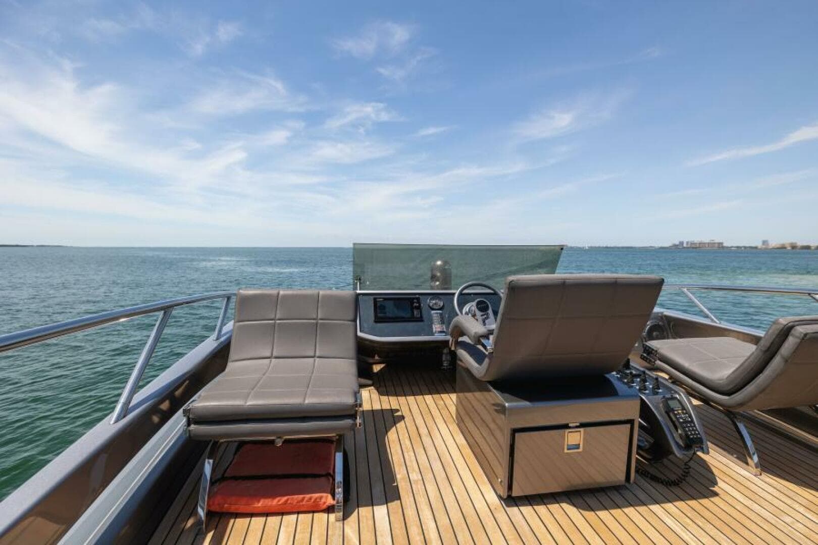 2017 Pershing 82 VHP