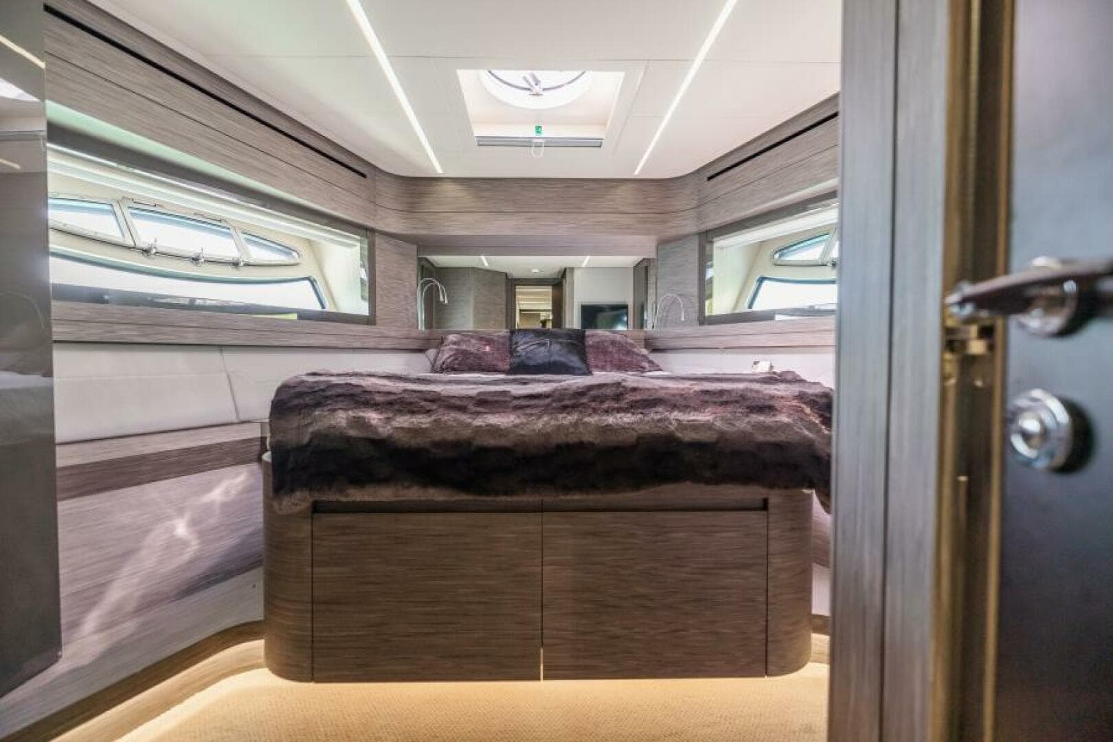 2017 Pershing 82 VHP