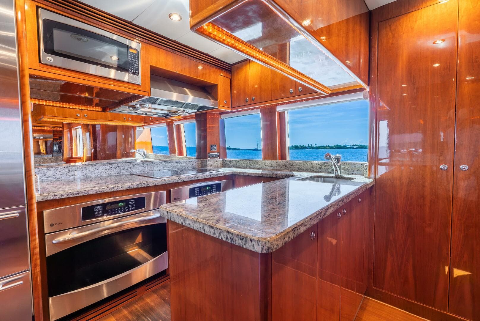 2010 Hargrave Raised Pilothouse