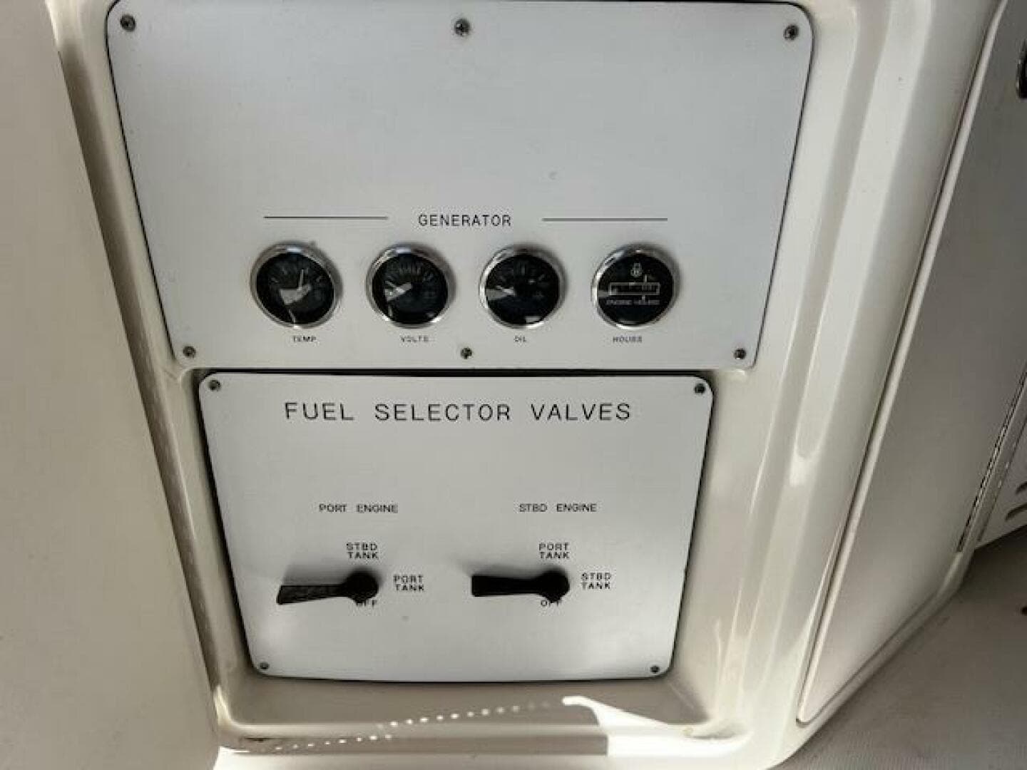 410 cockpit fuel/gen controls