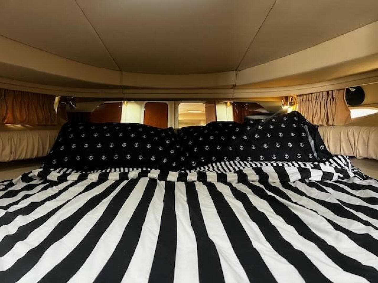 410 Master stateroom