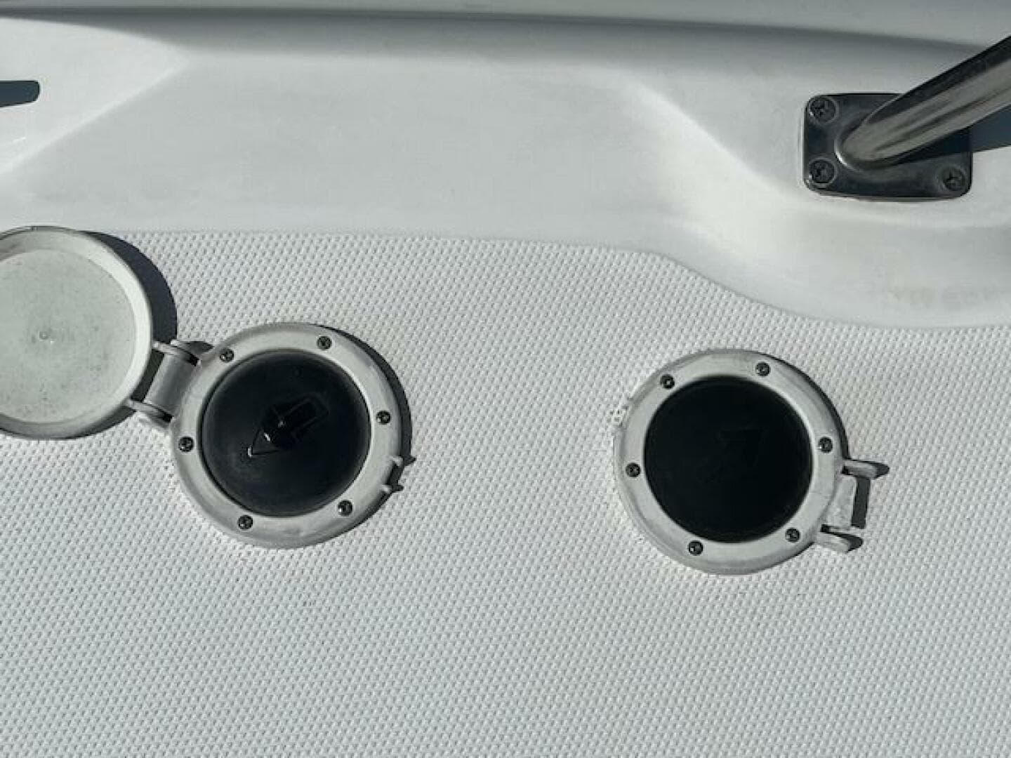 410 windlass controls