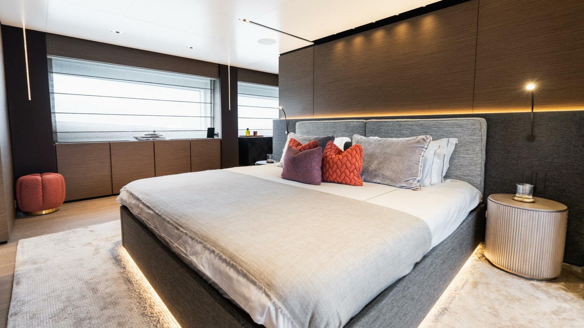 2024 Custom Line Navetta 33