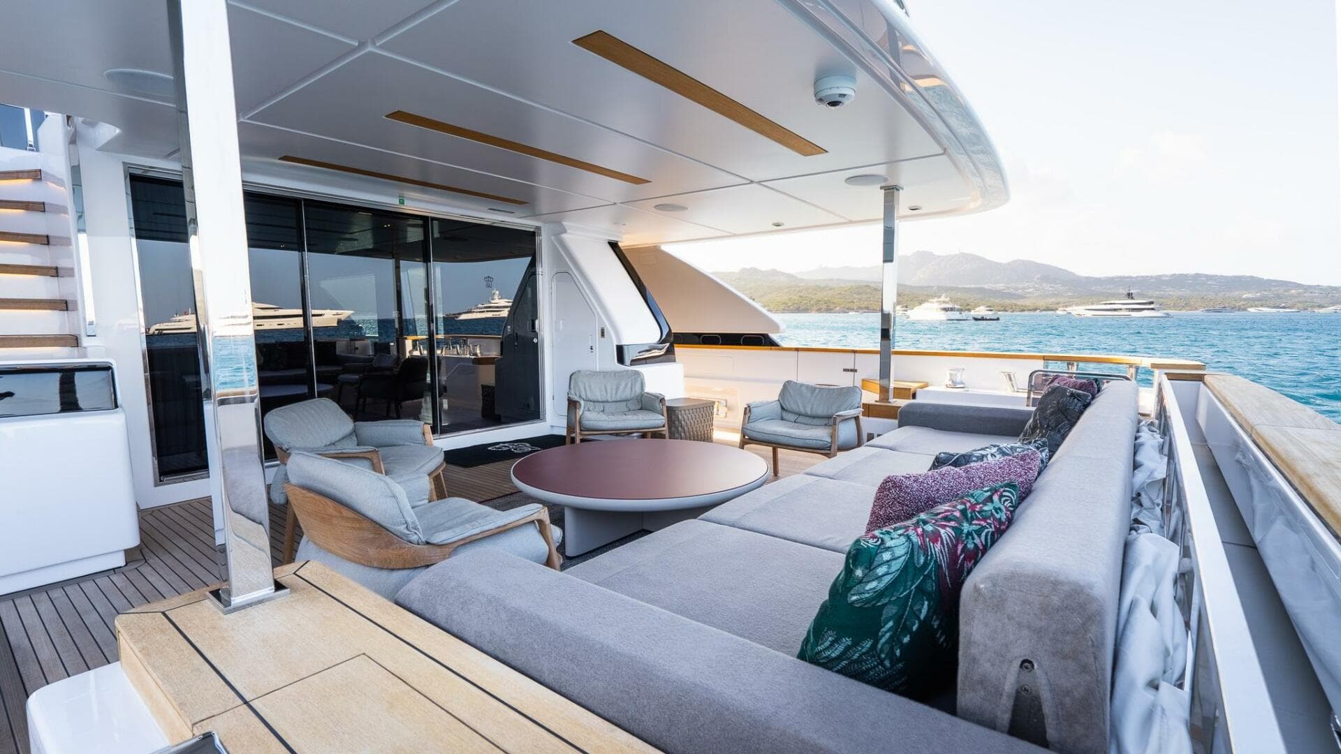 2024 Custom Line Navetta 33