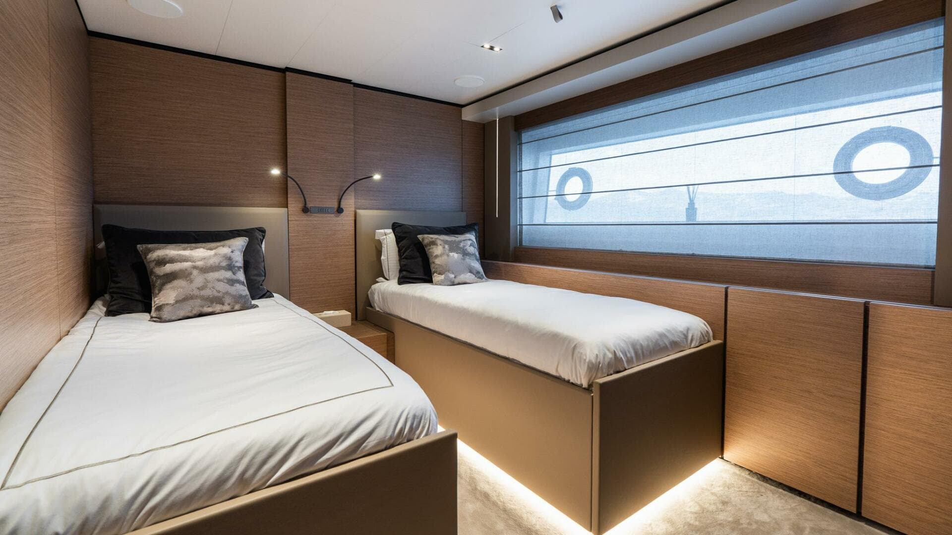 2024 Custom Line Navetta 33