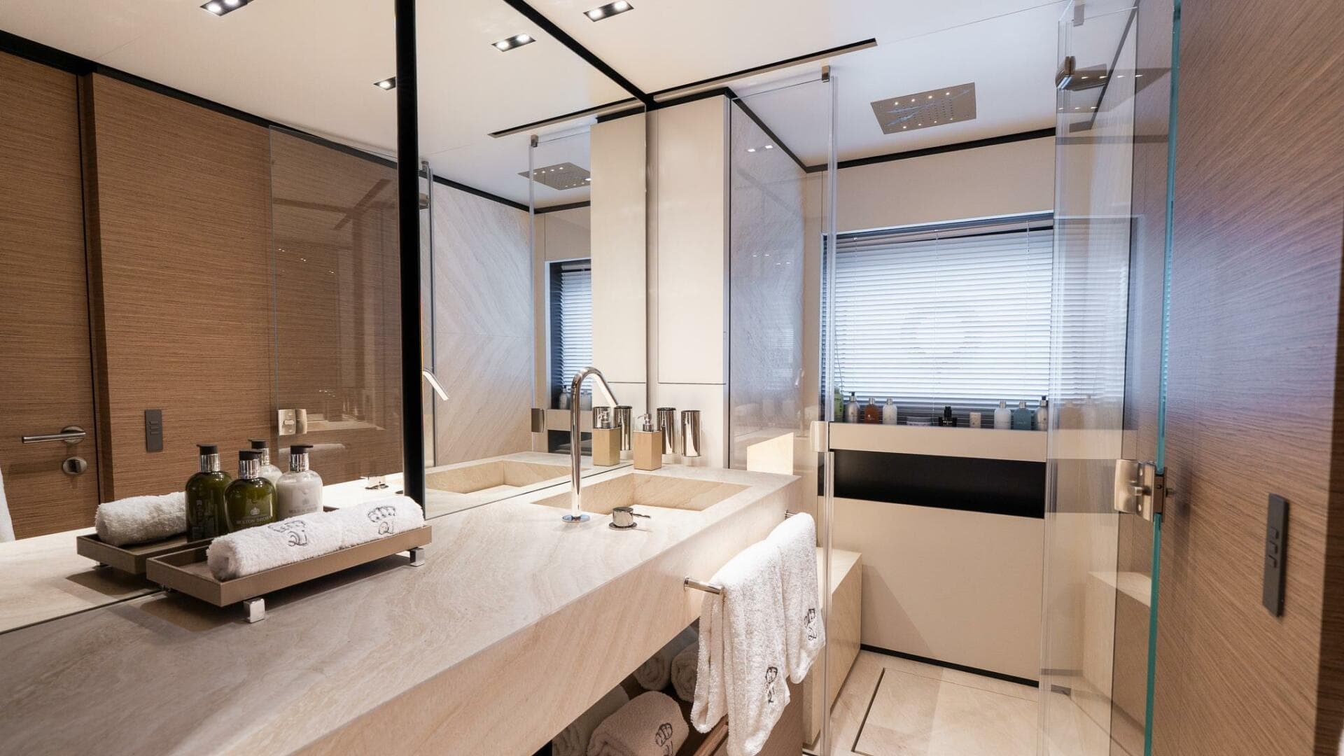 2024 Custom Line Navetta 33