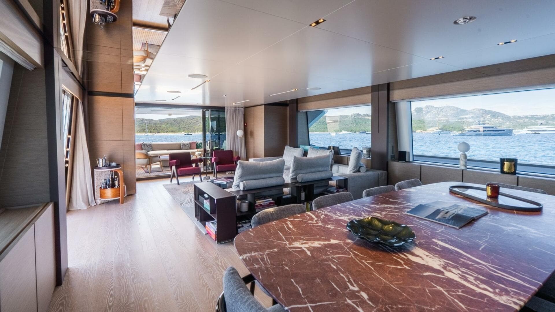 2024 Custom Line Navetta 33