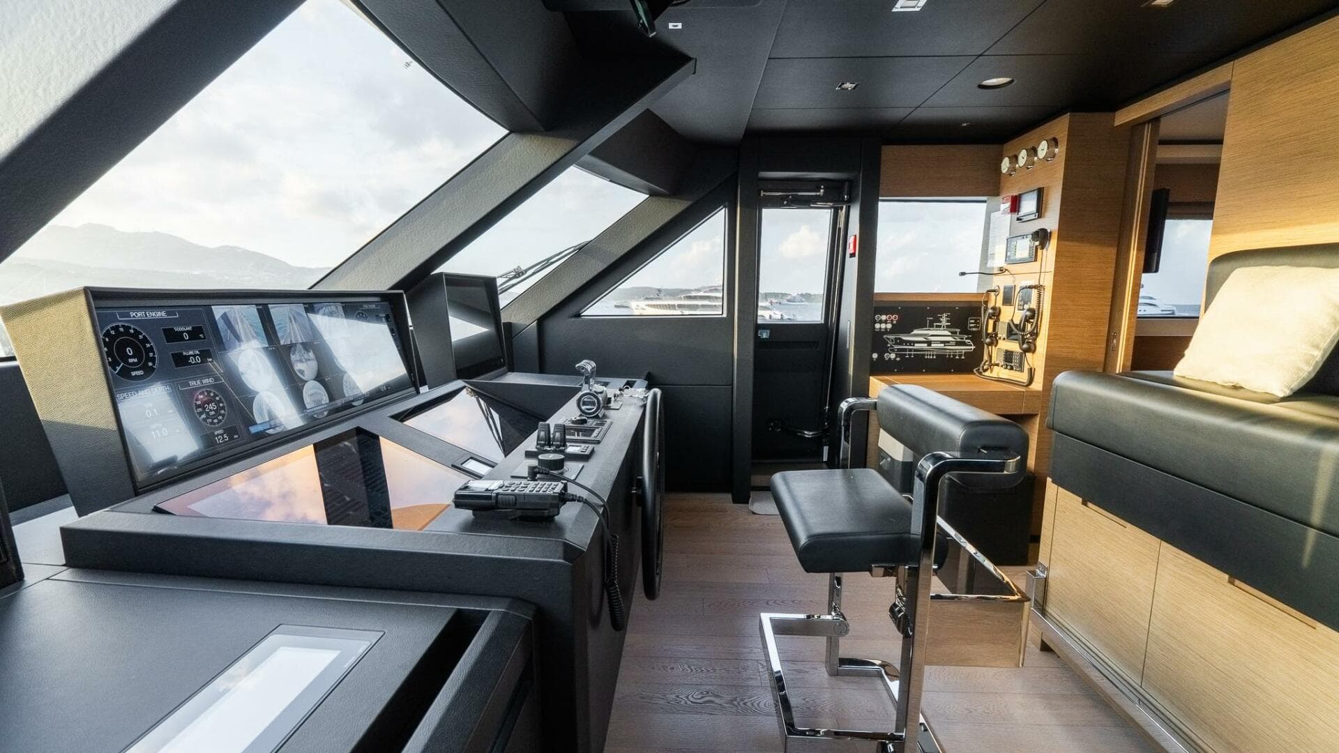 2024 Custom Line Navetta 33