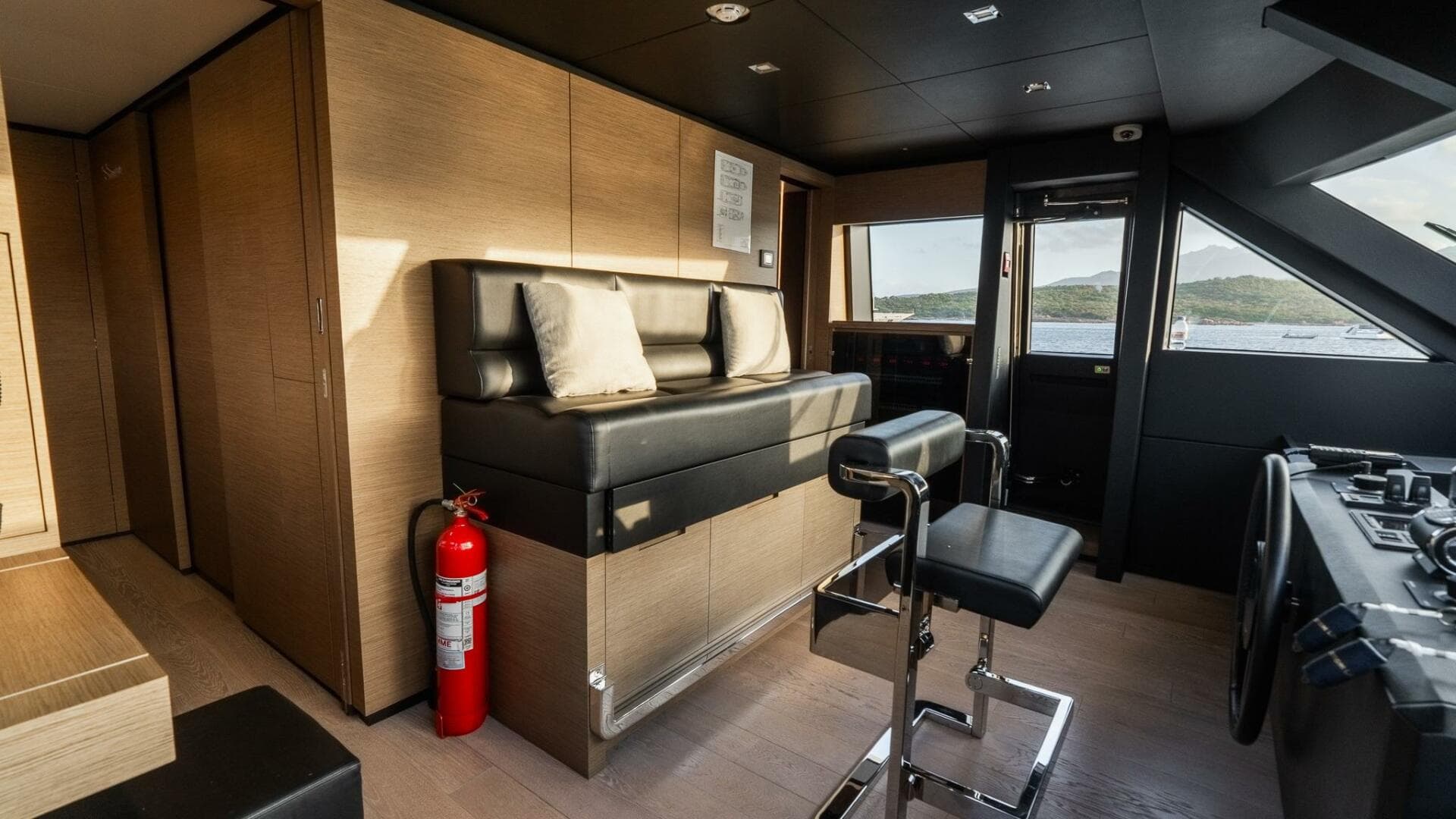 2024 Custom Line Navetta 33