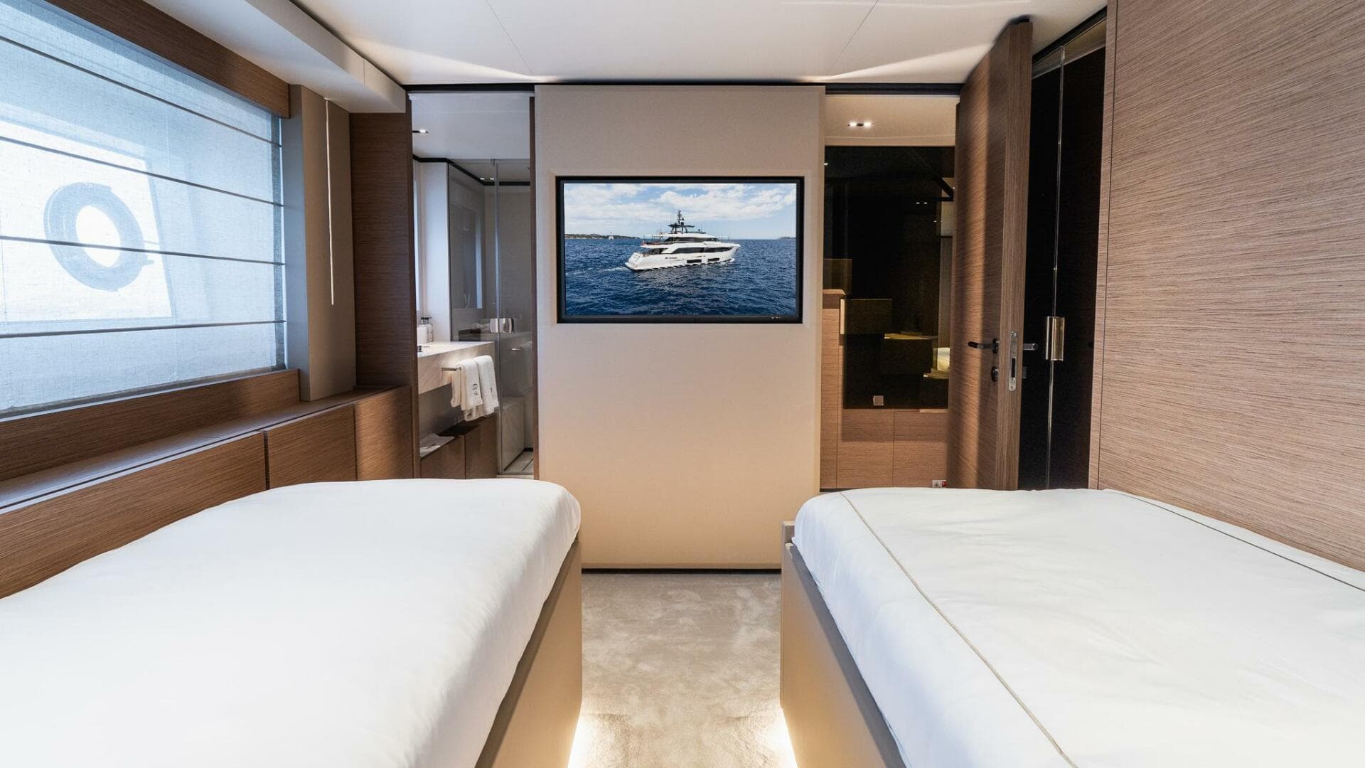 2024 Custom Line Navetta 33