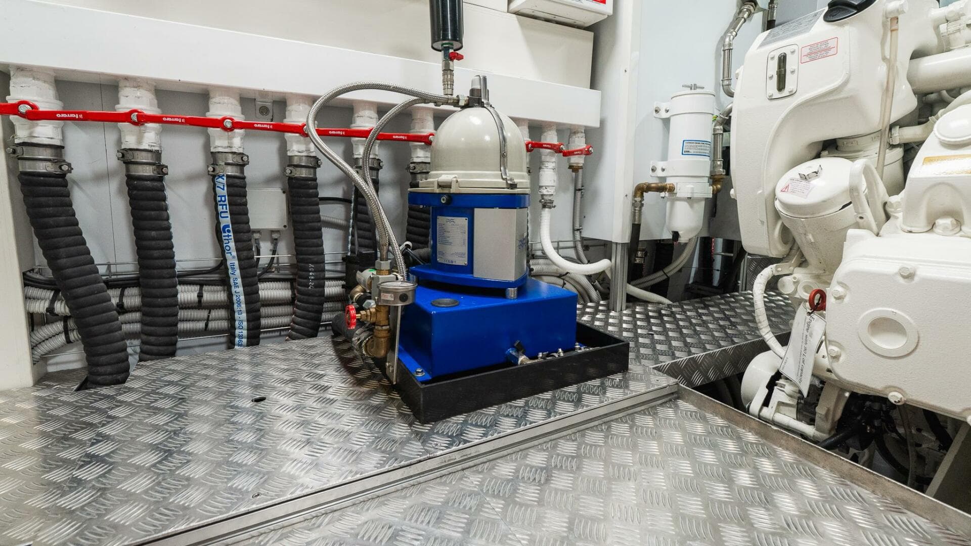 2024 Custom Line Navetta 33