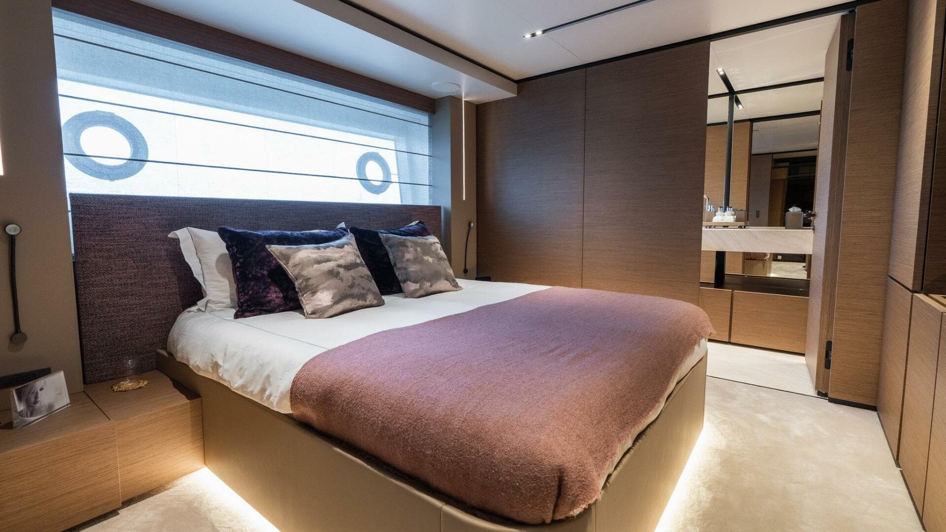 2024 Custom Line Navetta 33