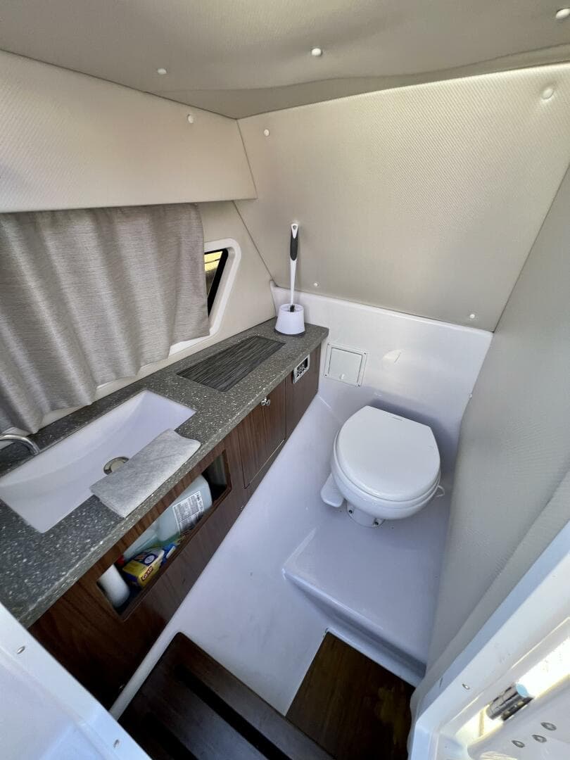 2019 Four Winns H290