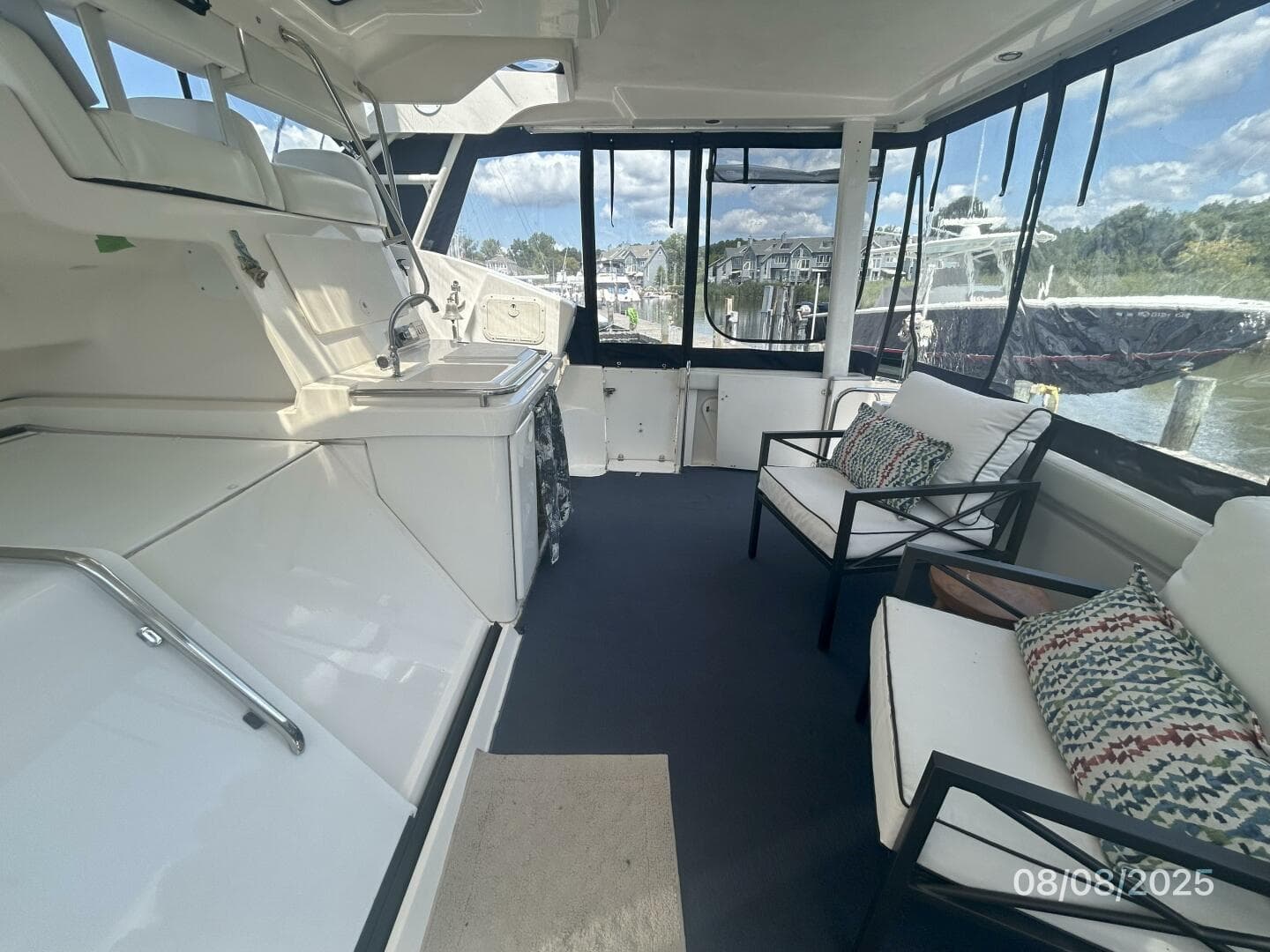 39' Silverton sundeck starboard