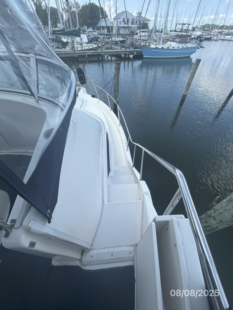 39' Silverton starboard side deck1