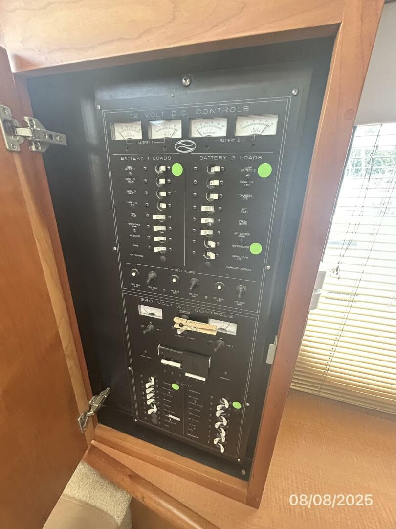39' Silverton electrical panel