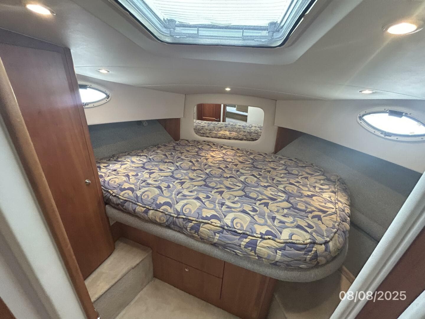 39' Silverton guest stateroom