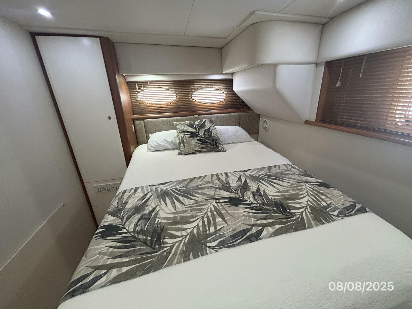 39' Silverton master stateroom starboard