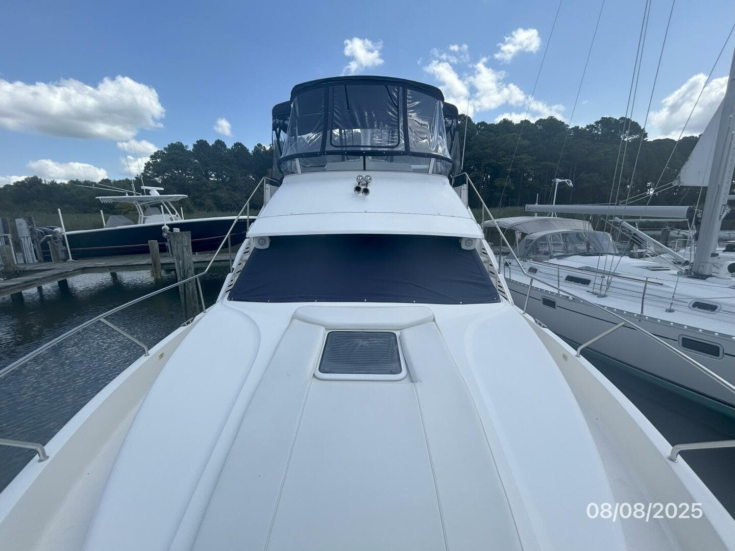 39' Silverton foredeck aft