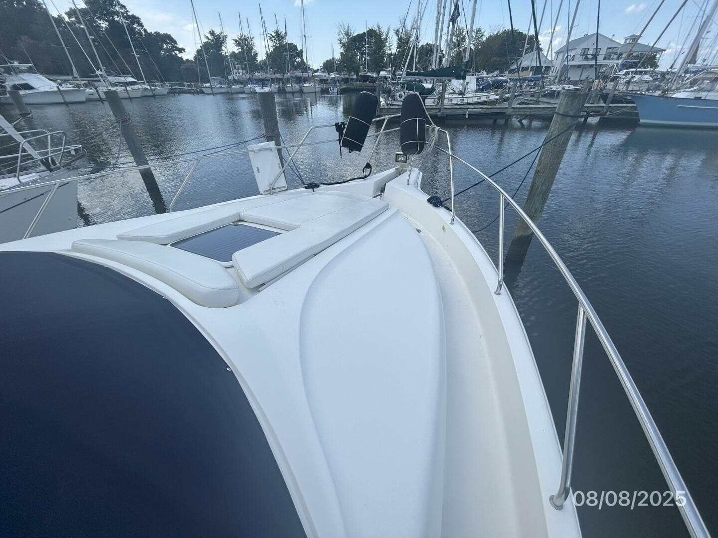 39' Silverton foredeck2