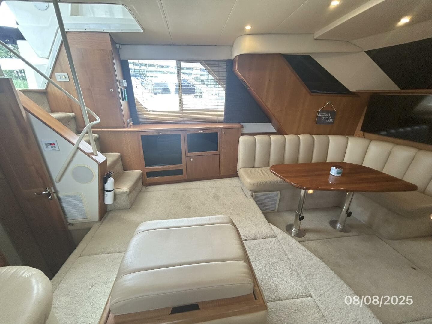 39' Silverton salon port