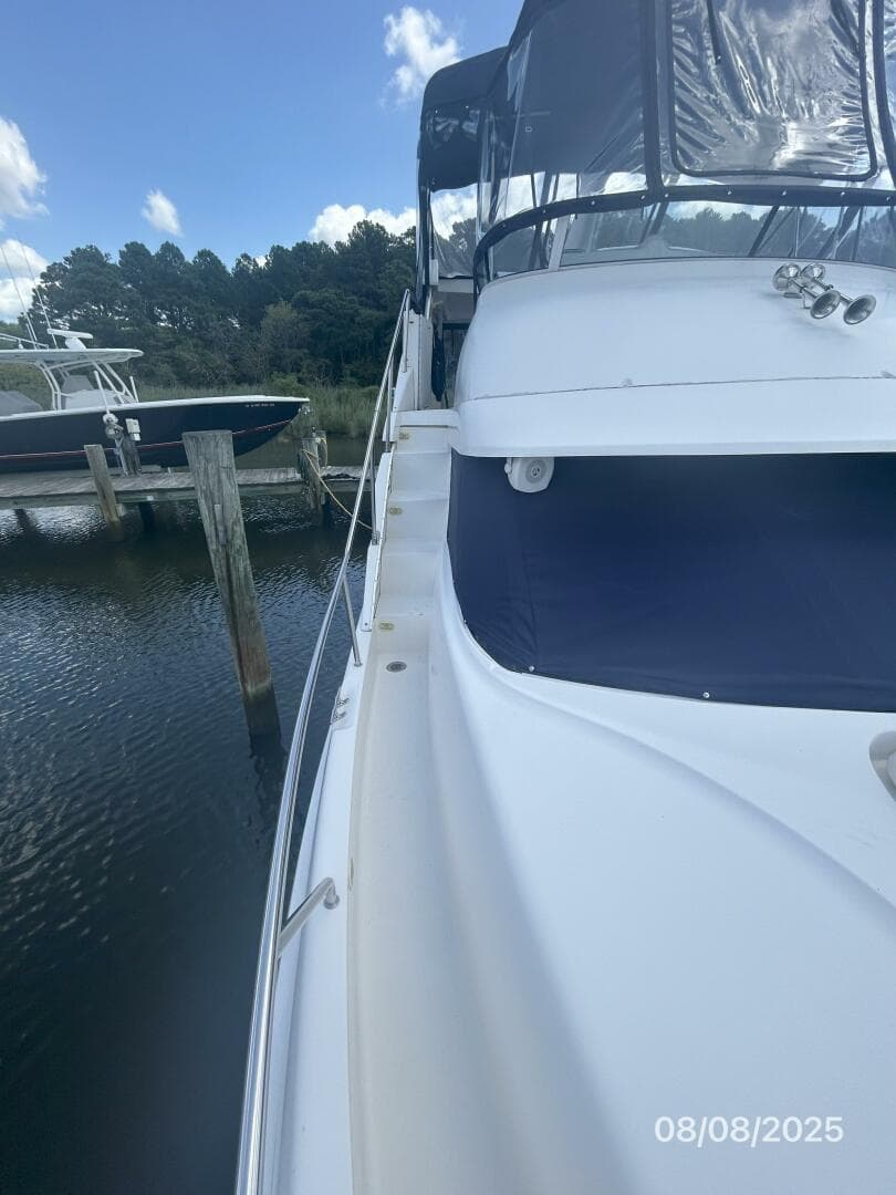 39' Silverton starboard side deck2