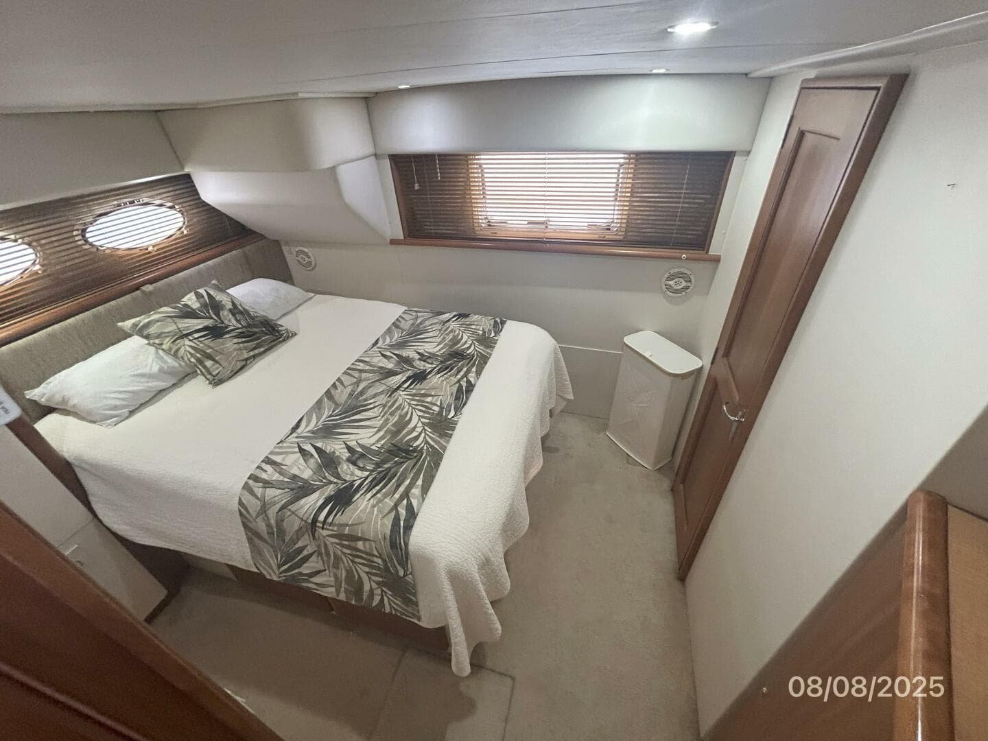 39' Silverton master stateroom