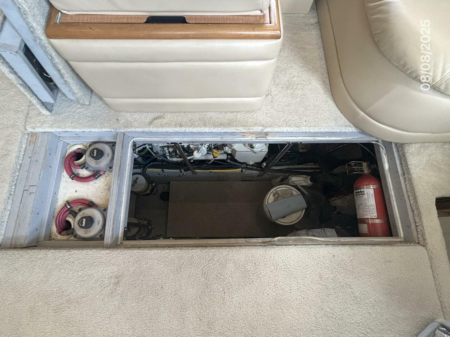 39' Silverton engine room access