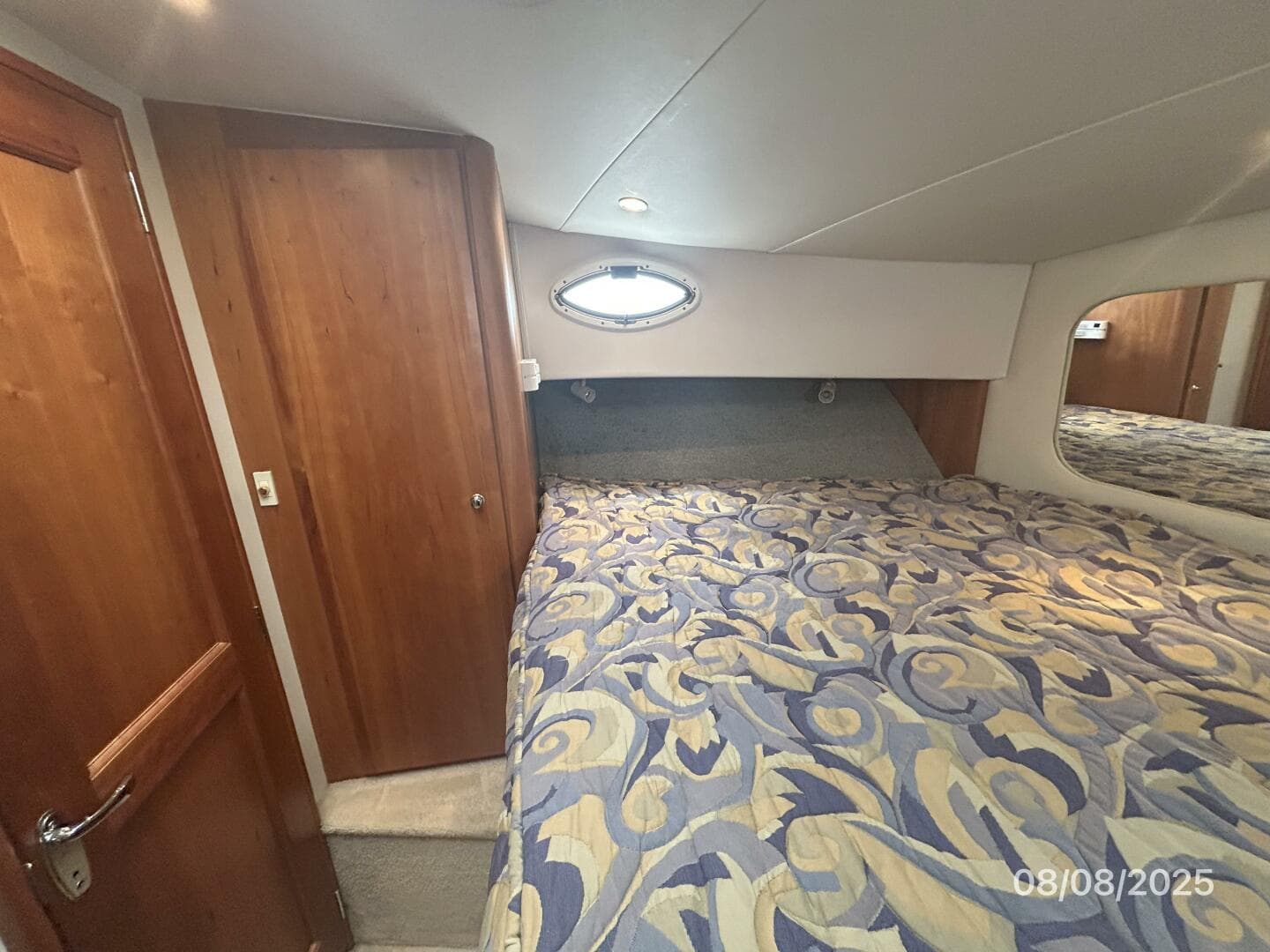 39' Silverton guest stateroom port