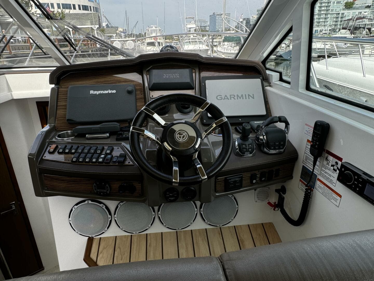 2014 Cruisers Yachts 45 Cantius