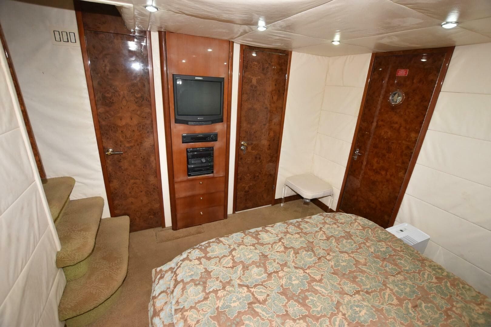 1998 Hatteras 74 Sportdeck