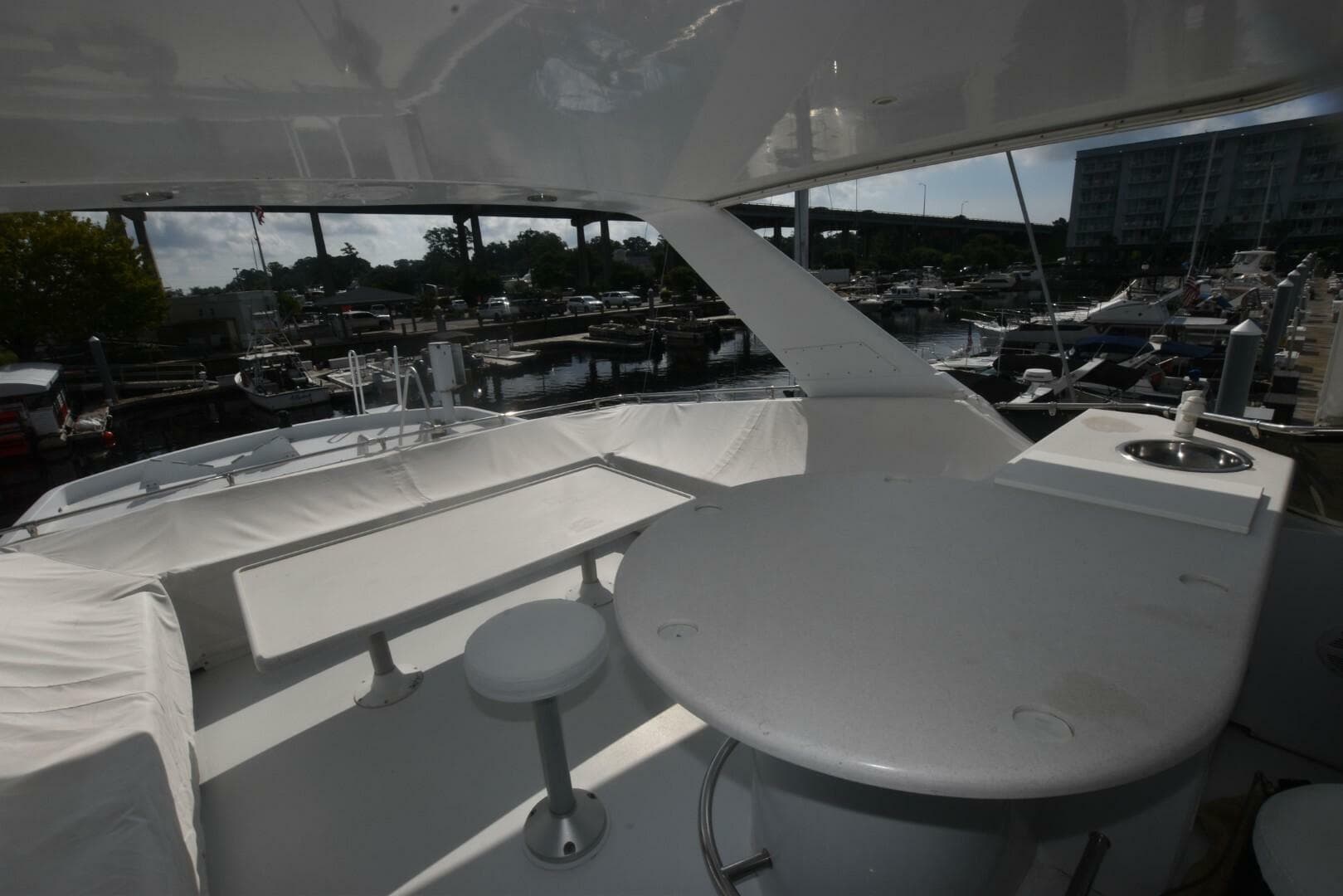 1998 Hatteras 74 Sportdeck