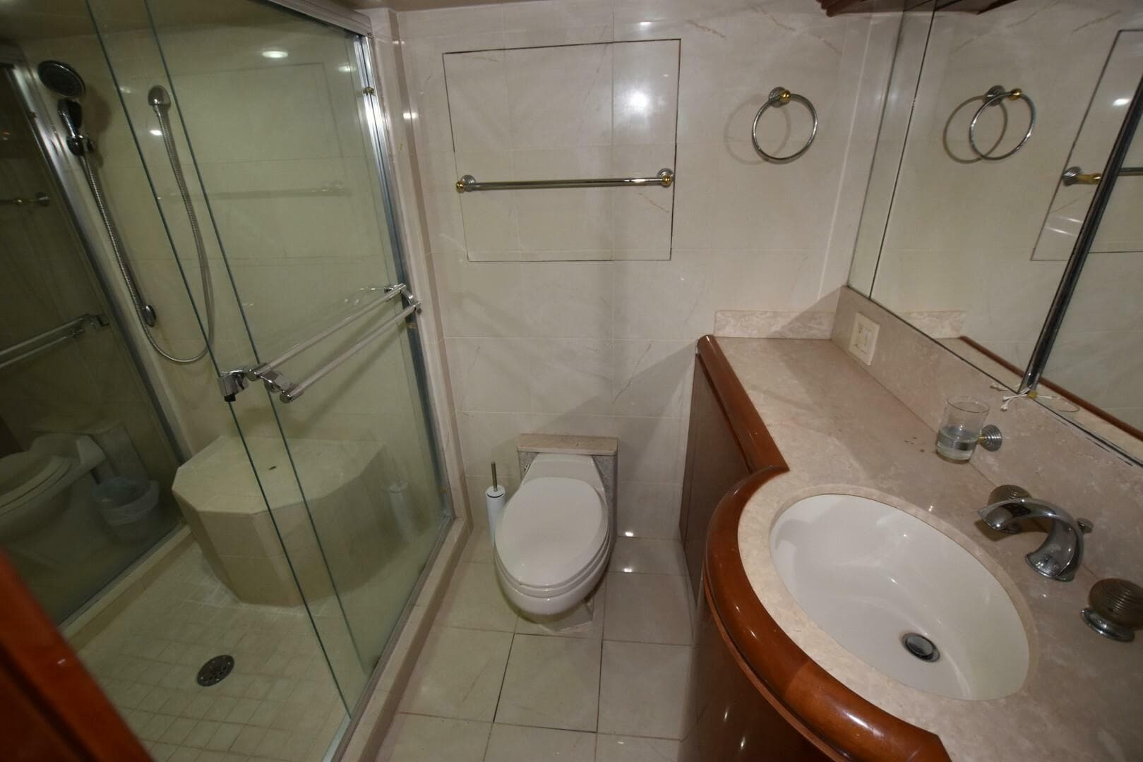 1998 Hatteras 74 Sportdeck