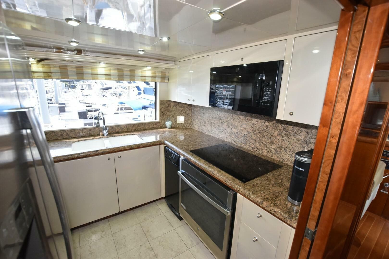 1998 Hatteras 74 Sportdeck