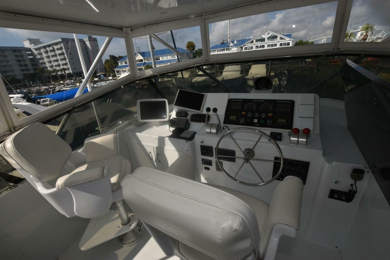 1998 Hatteras 74 Sportdeck