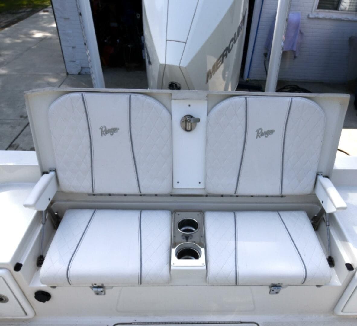 2022 Ranger 2360 Bay
