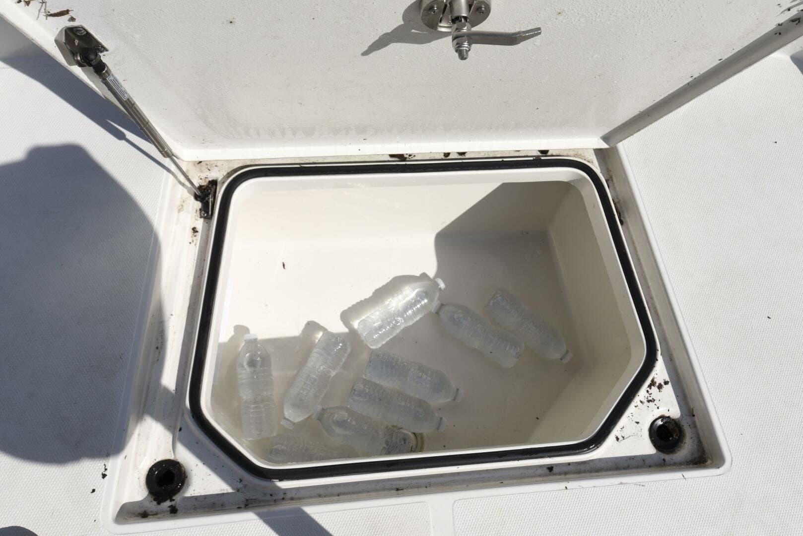 2022 Ranger 2360 Bay
