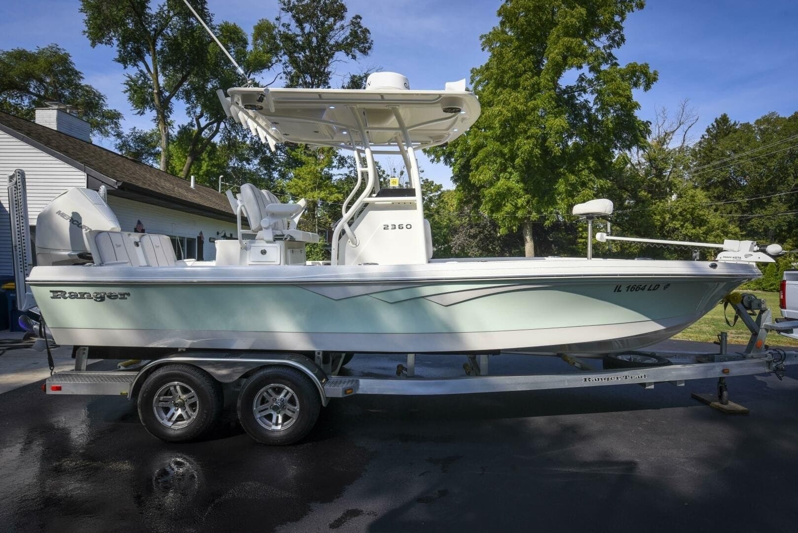2022 Ranger 2360 Bay