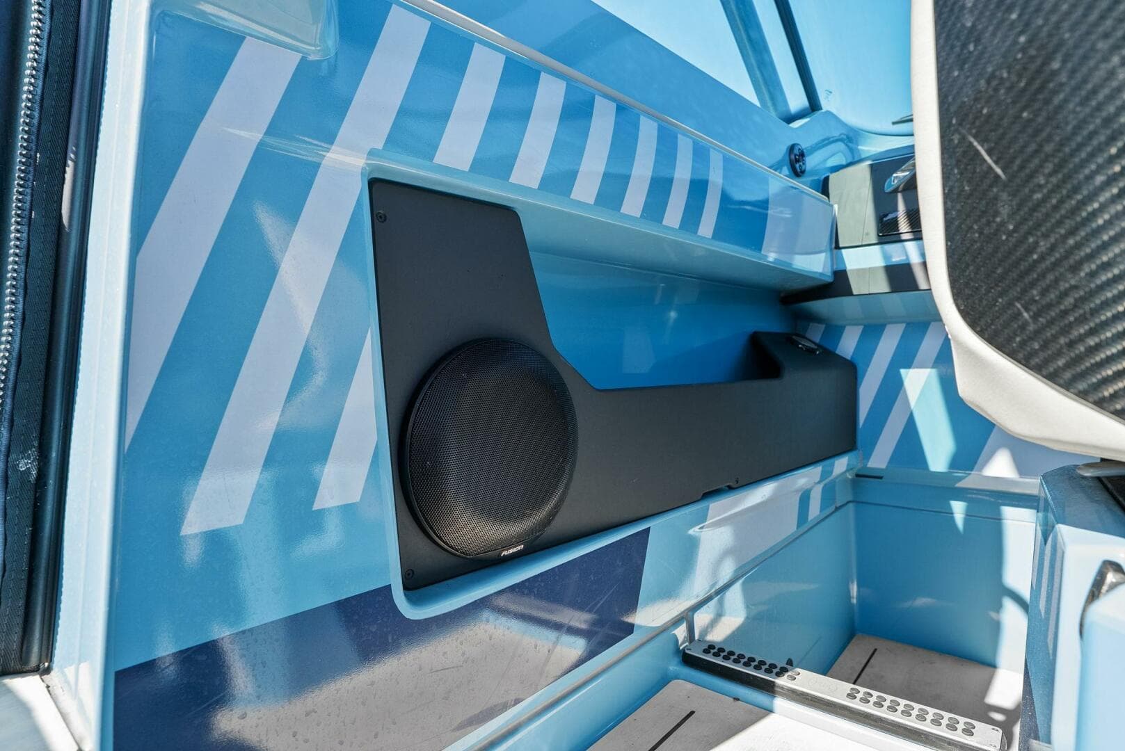 2022 Axopar Brabus Shadow 500 TT - Sound System 