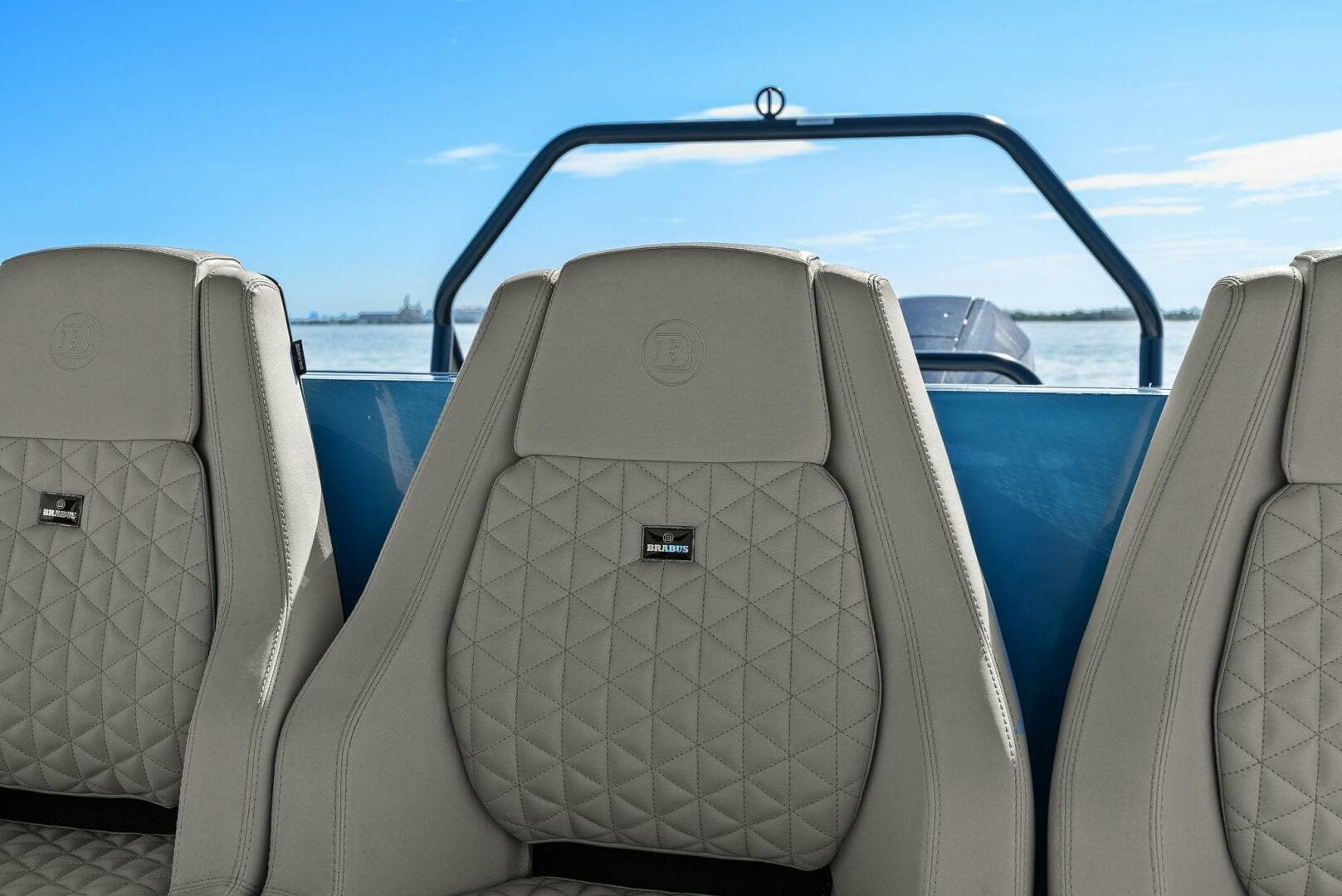 2022 Axopar Brabus Shadow 500 TT - Aft Seating