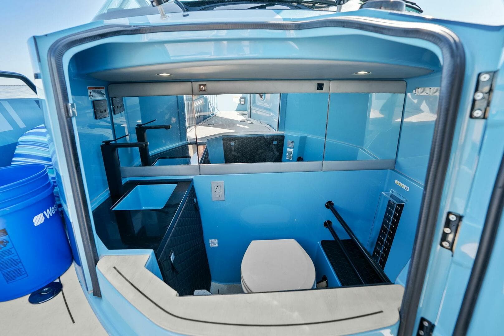 2022 Axopar Brabus Shadow 500 TT - Head