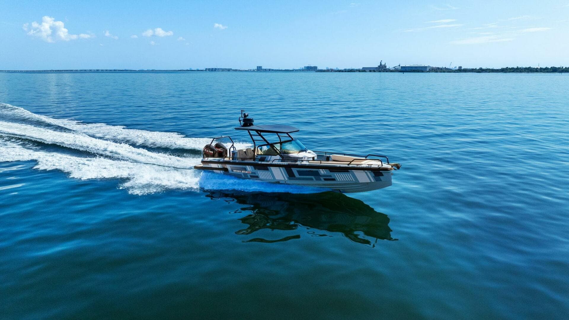 2022 Axopar Brabus Shadow 500 TT - Starboard