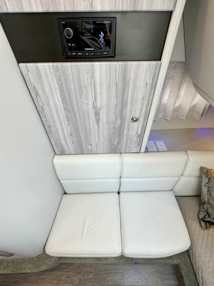 2024 Formula 350 Crossover Bowrider