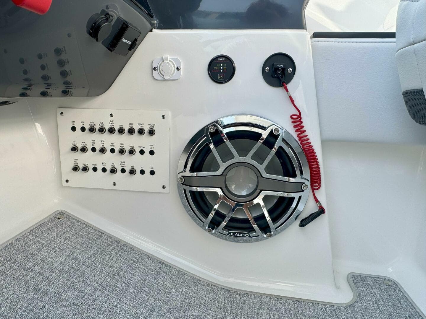 2024 Formula 350 Crossover Bowrider