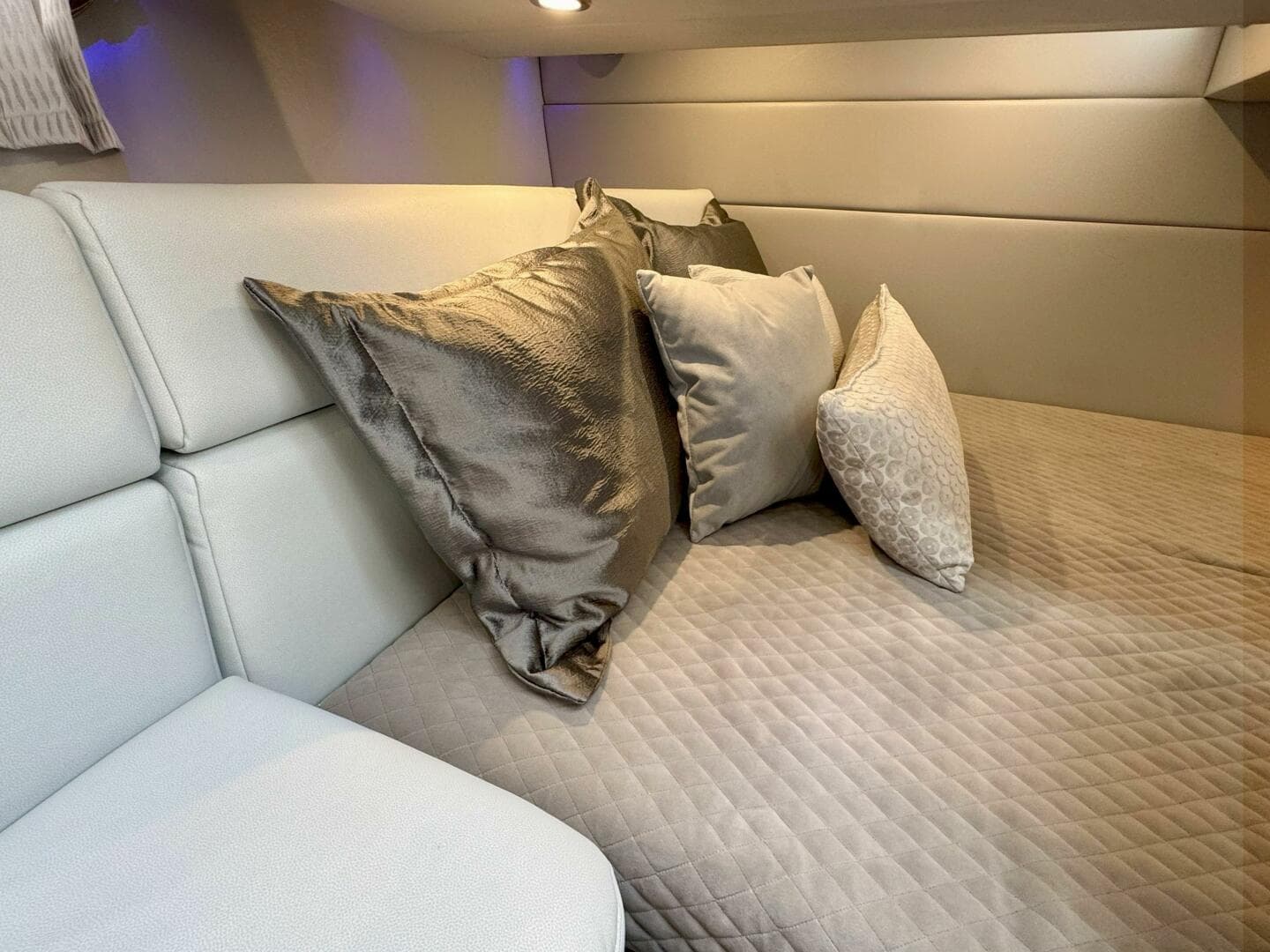 2024 Formula 350 Crossover Bowrider