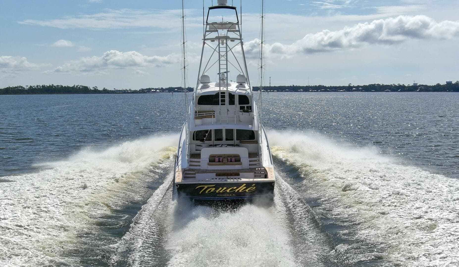 2016 92 Viking Enclosed Bridge Touche Exterior (16)